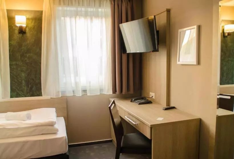 Fotos del hotel Alpha & Omega:  5