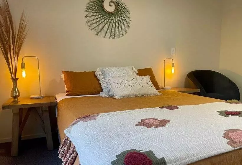 Te Anau Lakefront Backpackers Te Anau Lakefront Backpackers