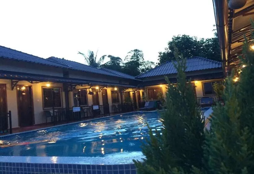 Makara Bungalows