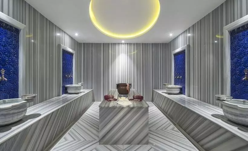 Fotos del hotel Holiday Inn Istanbul  Tuzla Bay, An Ihg:  5
