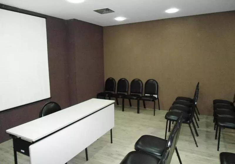 Fotos del hotel Plaza Inn Small Town Flat:  5