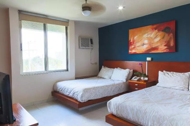 Fotos del hotel Suites Villa Italia:  10