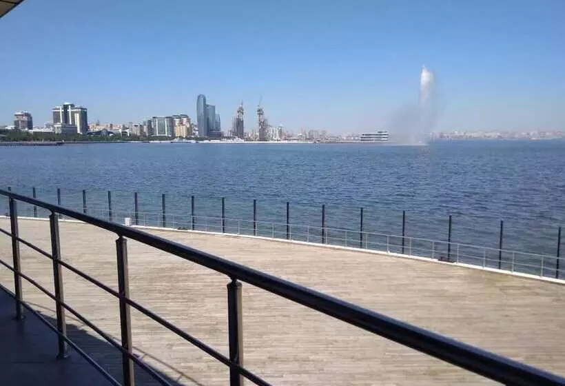 Fotos del hotel Yacht Club:  24