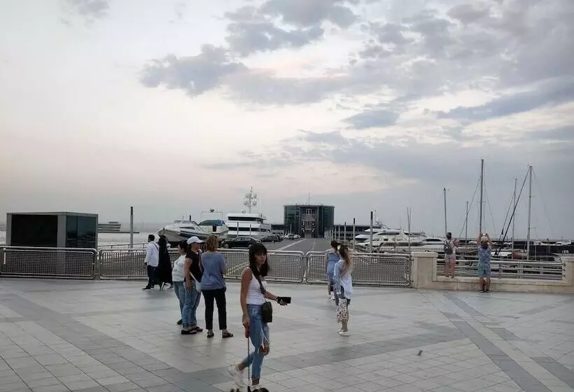 Fotos del hotel Yacht Club:  23
