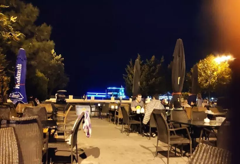 Fotos del hotel Yacht Club:  6