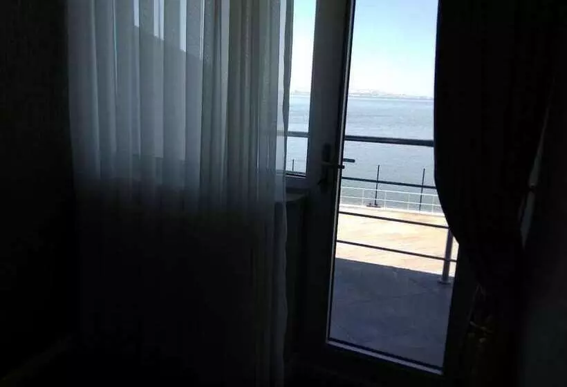 Fotos del hotel Yacht Club:  7