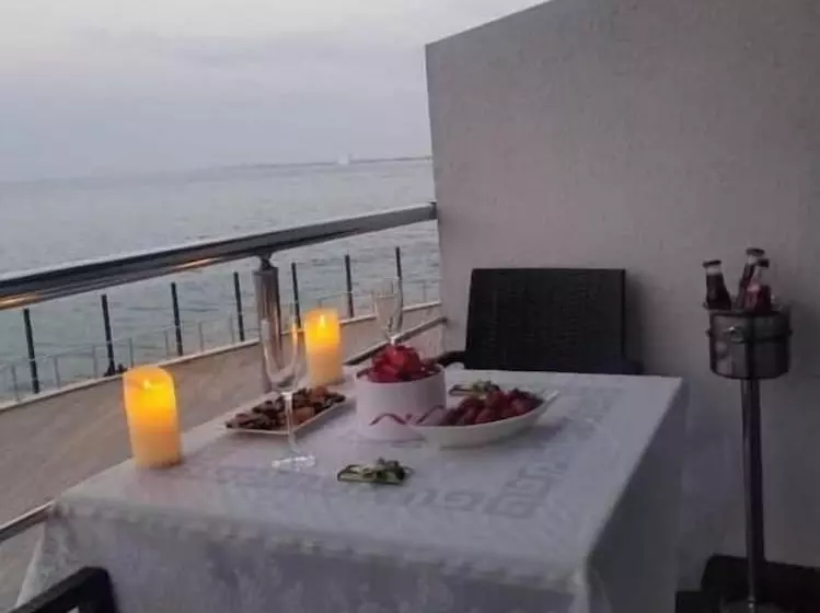 Fotos del hotel Yacht Club:  2