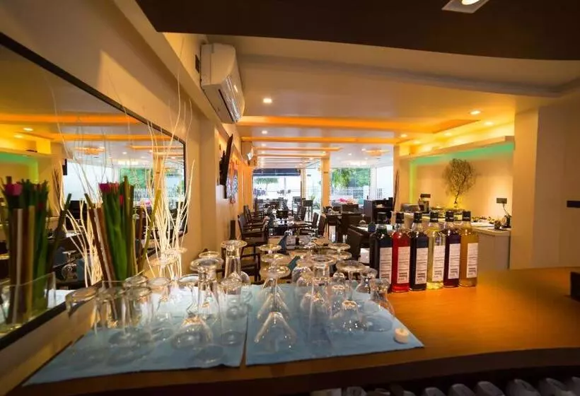 Fotos del hotel The White Harp Beach:  4