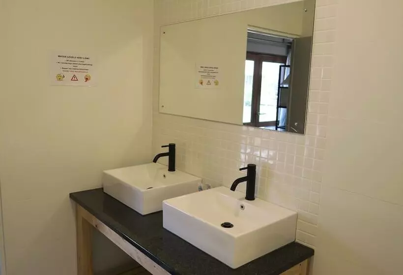 Fotos del hotel Atlantic Point Backpackers:  18