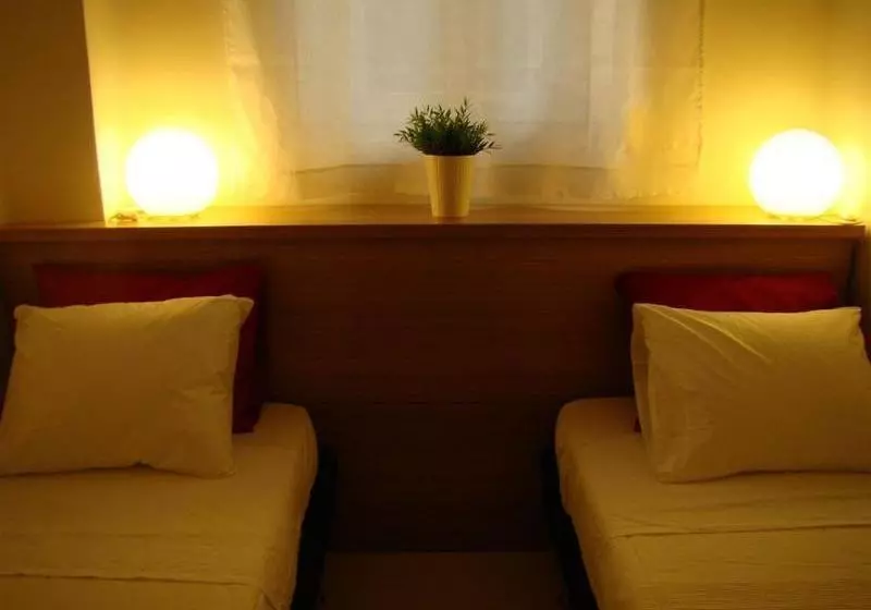 Fotos del hotel Ember Housing:  4