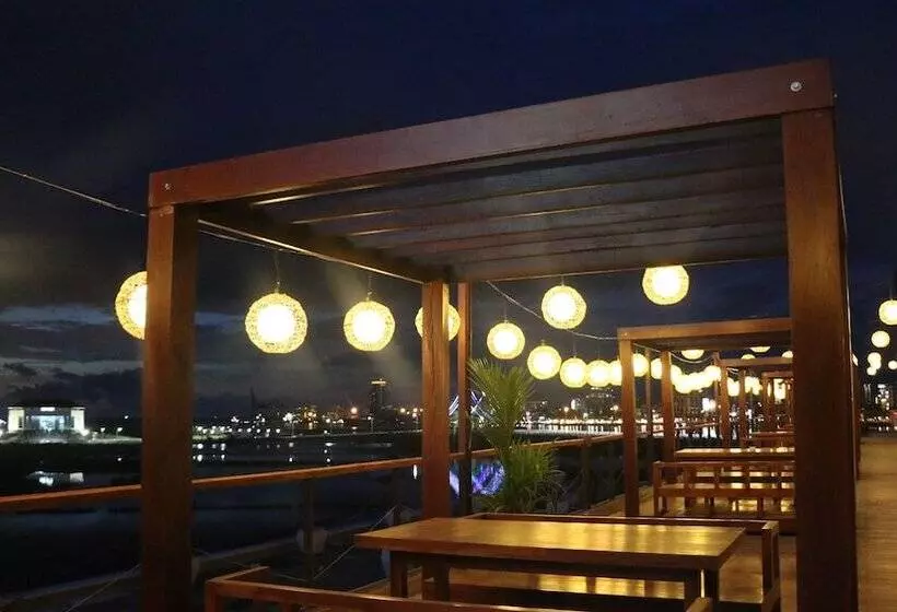 Fotos del hotel The Rinra Makassar:  8
