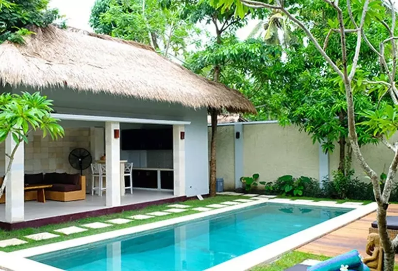 Fotos del hotel Villa Bau Nyale:  2