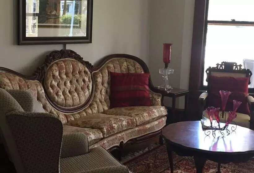 Green Oaks B&b