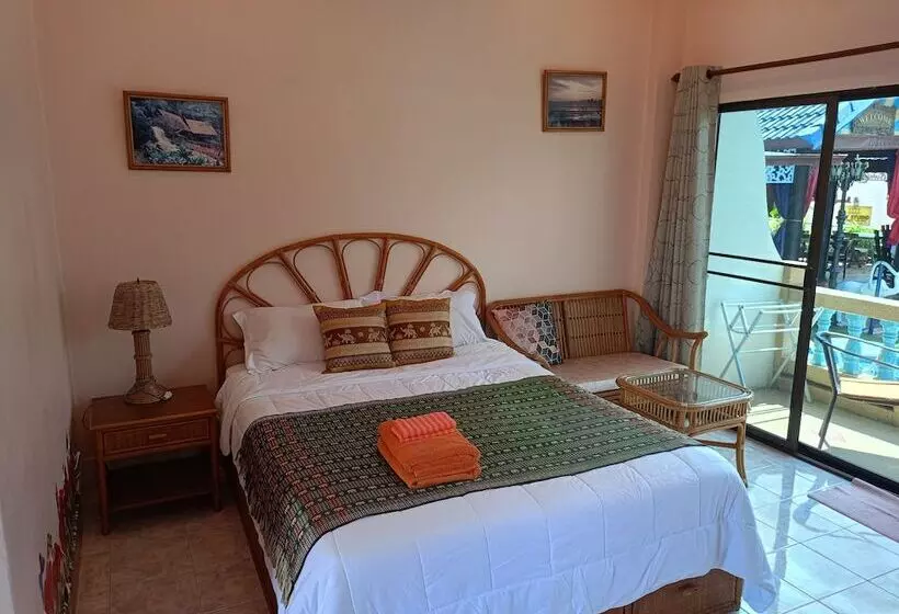 Fotos del hotel Patong Sunbeach Mansion:  12