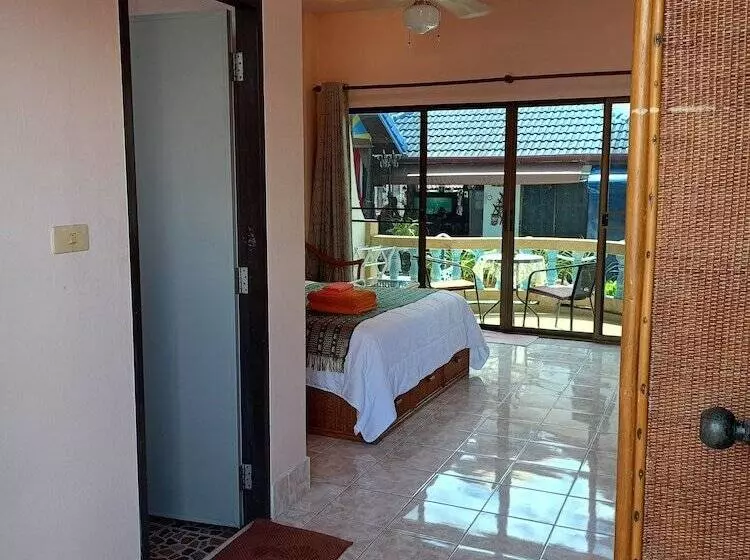 Fotos del hotel Patong Sunbeach Mansion:  11