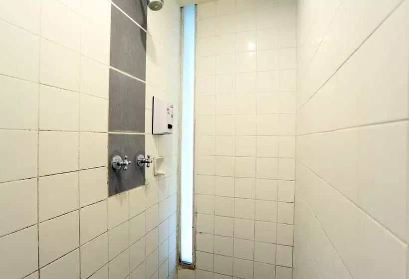 Fotos del hotel Reddoorz Plus Near Kuta Square:  6