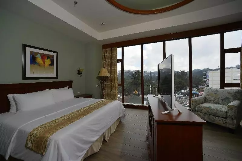 Fotos del hotel Paragon  And Suites:  7