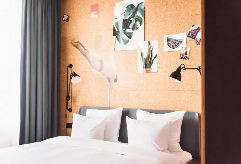 Fotos del hotel Conscious Hotel The Tire Station:  2