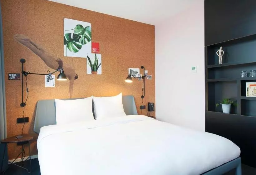 Fotos del hotel Conscious Hotel The Tire Station:  22