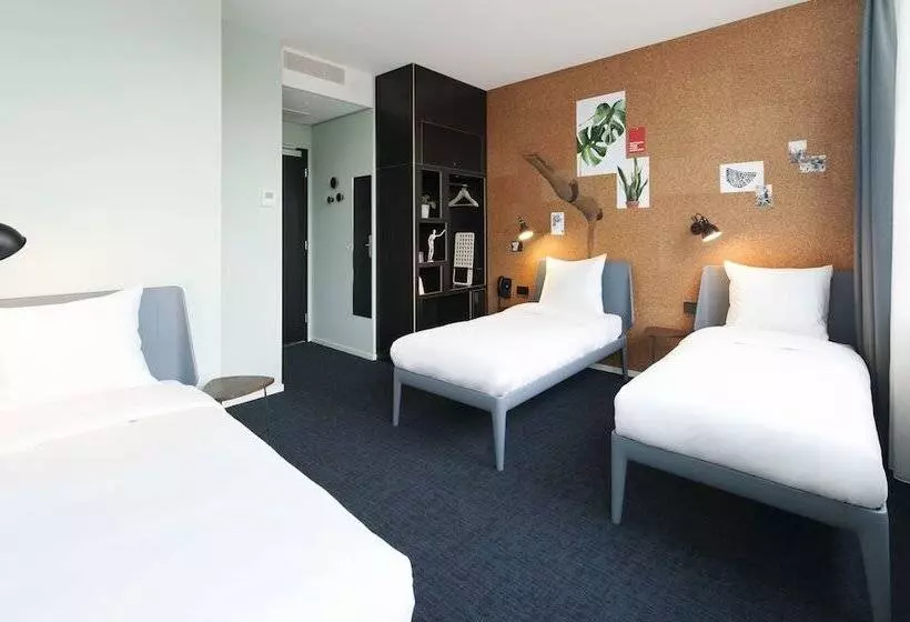Fotos del hotel Conscious Hotel The Tire Station:  5