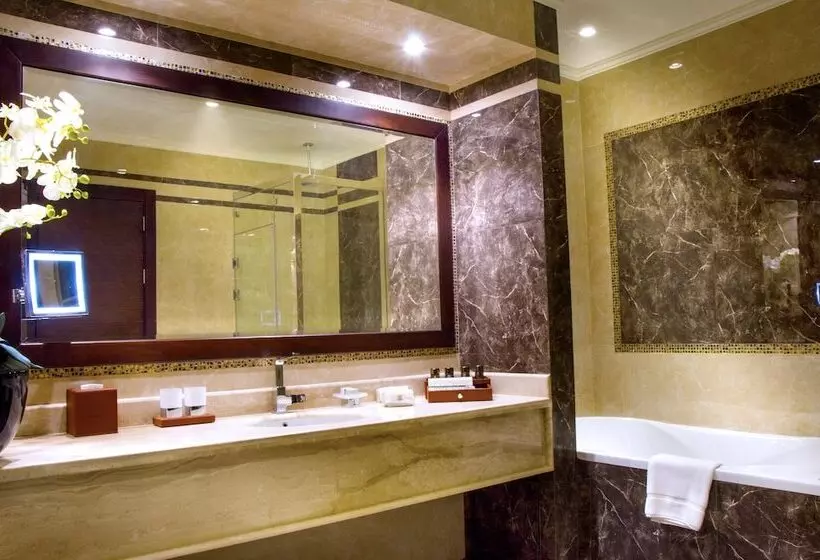 Fotos del hotel Bayat:  5