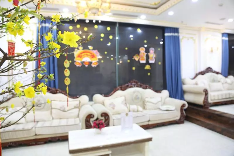 Tuyet Son