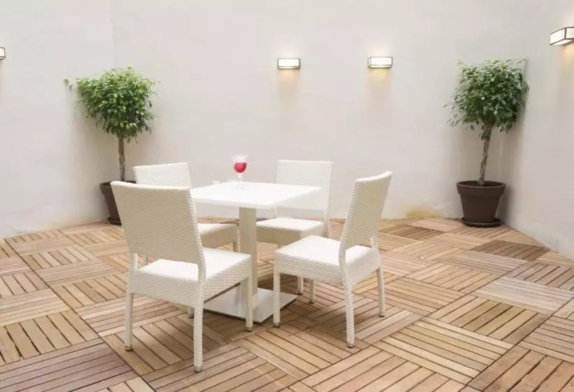 Fotos del hotel Living4Malaga Suites Superior:  9