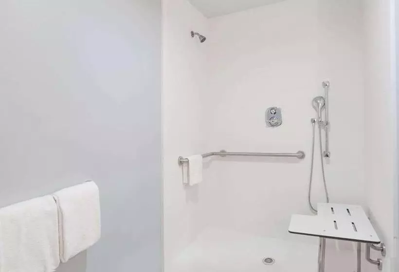 Fotos del hotel Days Inn & Suites By Wyndham Houston Nw Cypress:  14