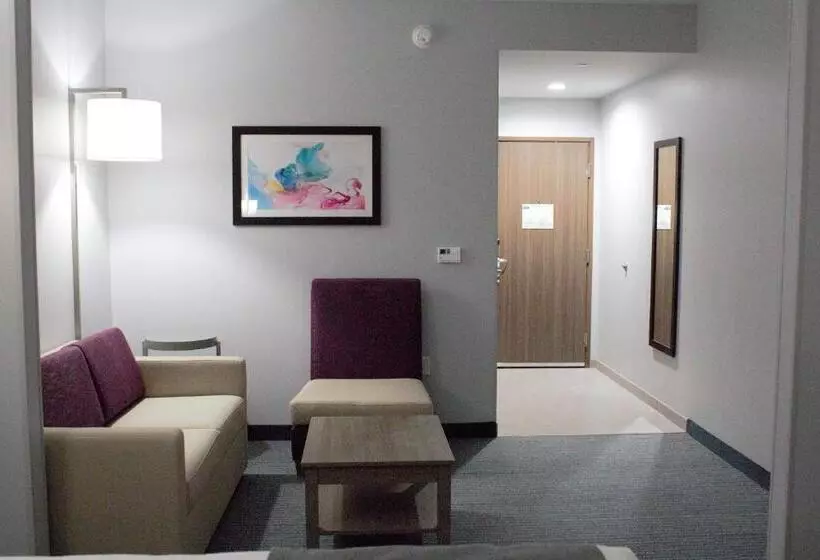 Fotos del hotel Days Inn & Suites By Wyndham Houston Nw Cypress:  11