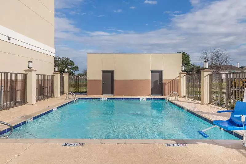 Fotos del hotel Days Inn & Suites By Wyndham Houston Nw Cypress:  10