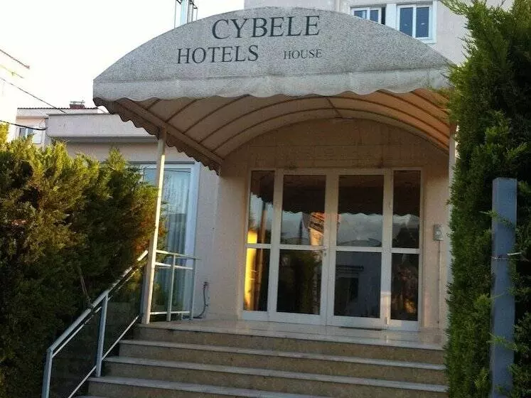 Cybele Pefki