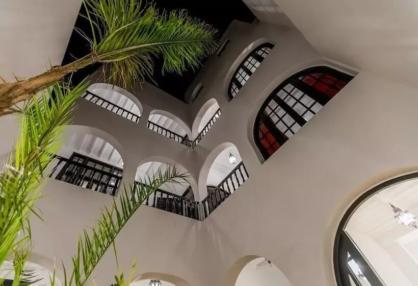 Riad Dar Awil