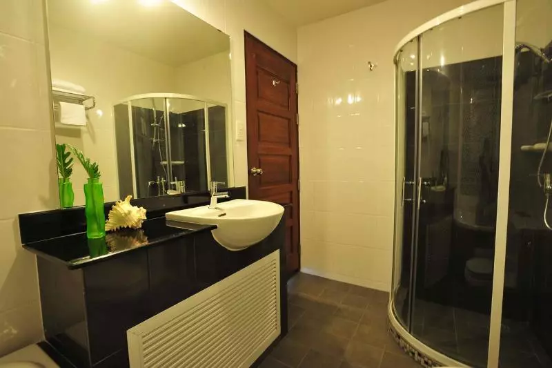 Fotos del hotel Chalong Beachfront Residence:  5