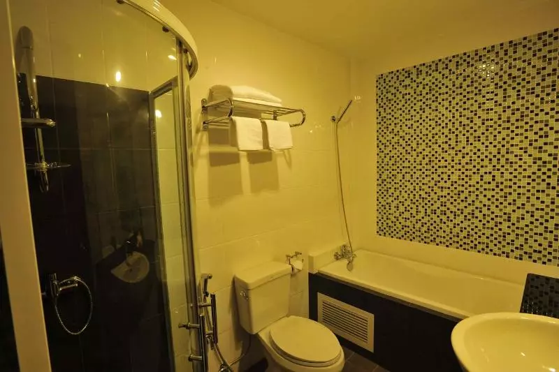 Fotos del hotel Chalong Beachfront Residence:  10
