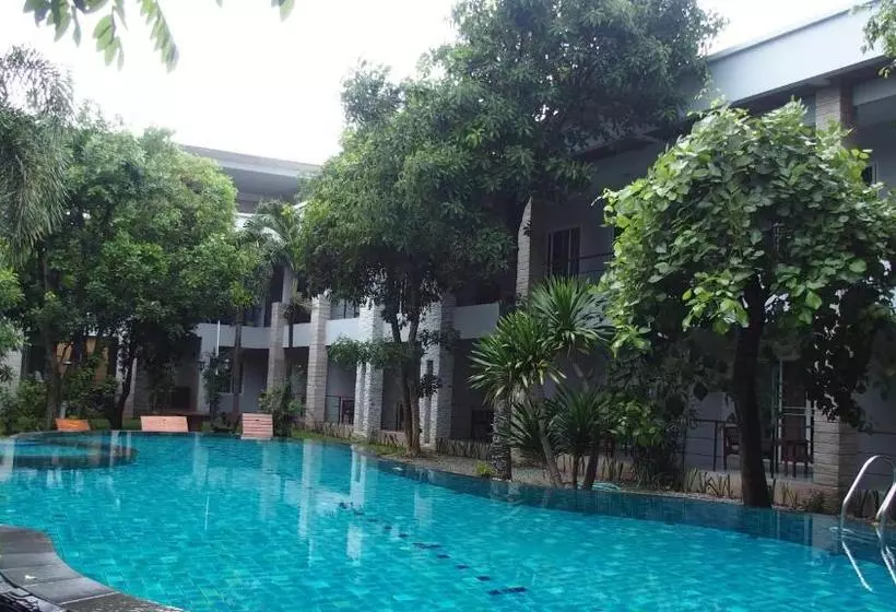 Fotos del hotel The Garden Resort:  2