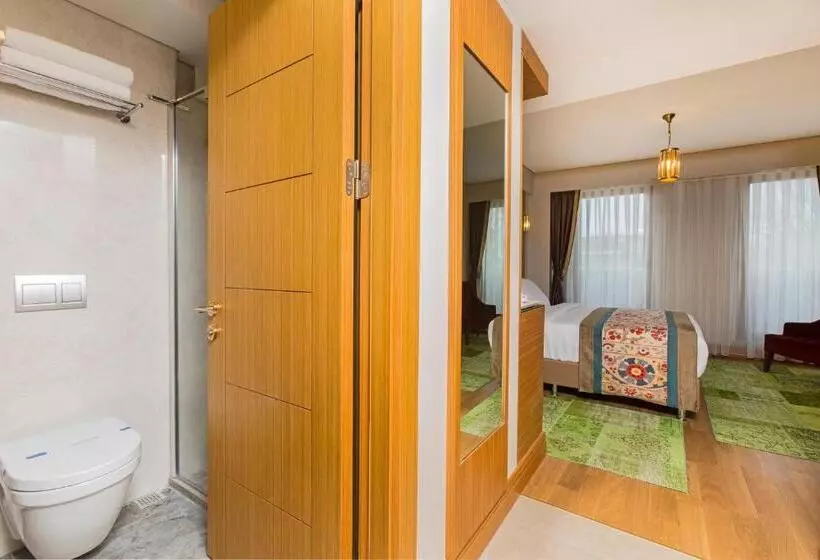 Obelisk  & Suites