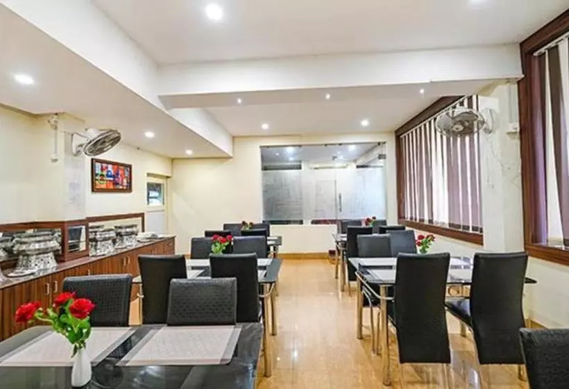 Fotos del hotel Capital O 28034 Triple Tree S & Resorts:  8